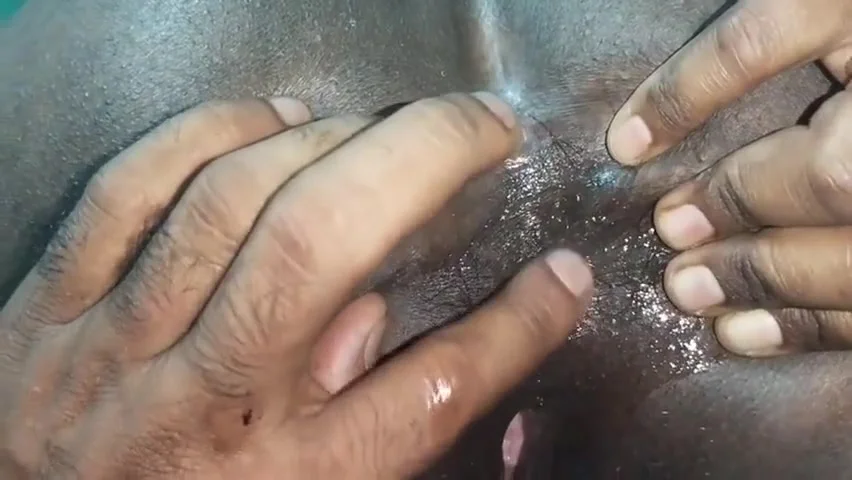 Hot Bhabi Took Out Water From Chut With His Finger