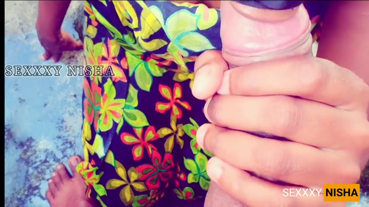 Sexxxy Nisha Giving Amazing Blowjob To Peeking Step-brother While Having Bath