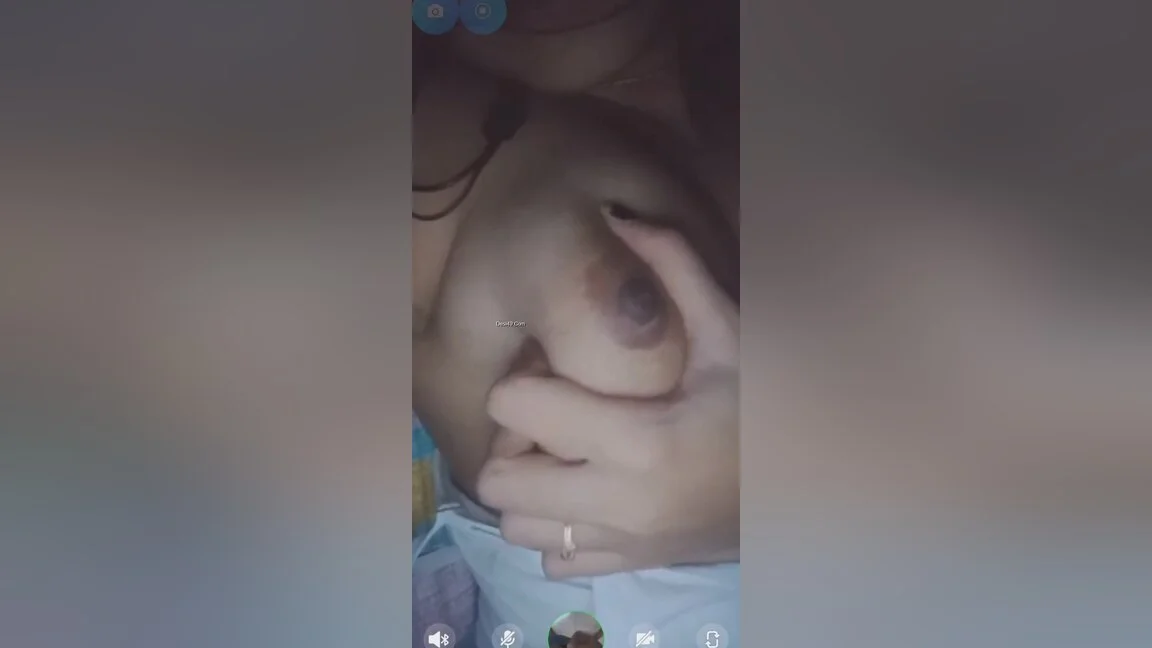 Cute Indian Girl Shows Her Boobs On Vc