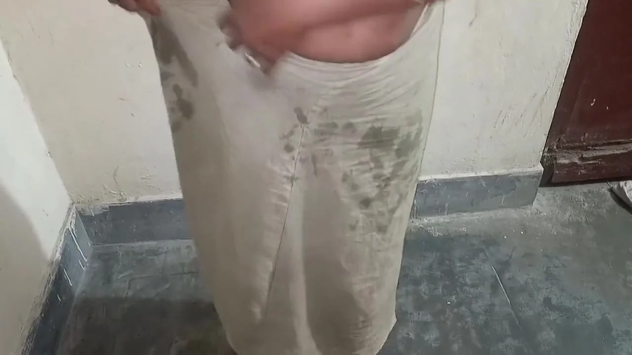 Sexy Bhabhi Pani Pani Horhi Ao Dekho