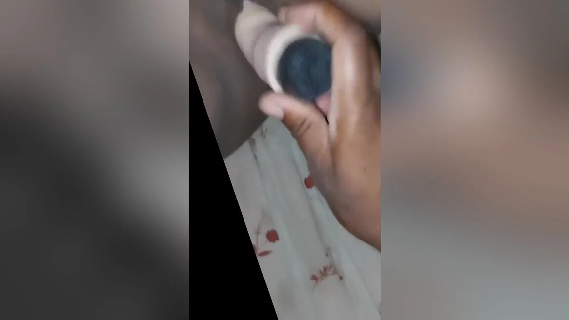 Desi Bhabi Ka Dildo Se Pani Nikala