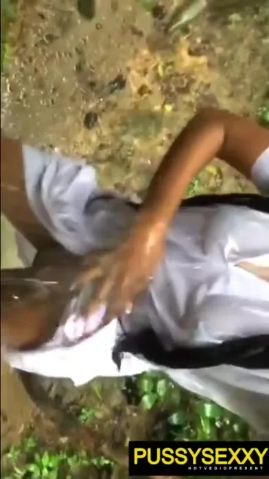 Tamil Girl Rainy Day Outdoor Peeingදෙමළ නංගියා චූ දාගෙන වැස්සෙ තෙමෙනවා With South Indian And Sri Lankan