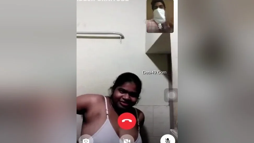 Today Exclusive- Desi Girl Showing Her Big Boobs