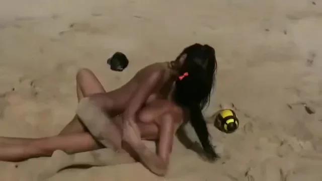 Naked teens 18+ Fool Around on Public Beach