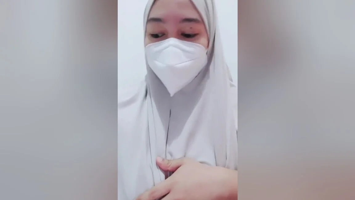 Hijab Girl Masturbating Deliciousness