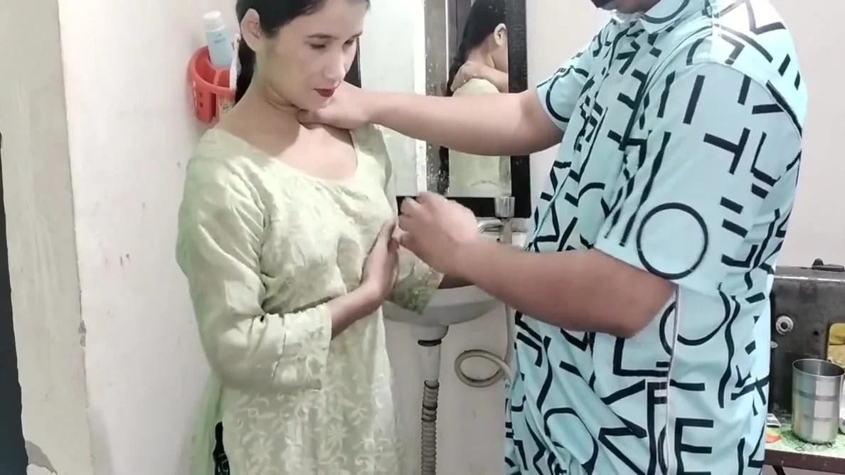 Small Boobs Ko Daba Daba Kar Jija Ne Doodh Nikala