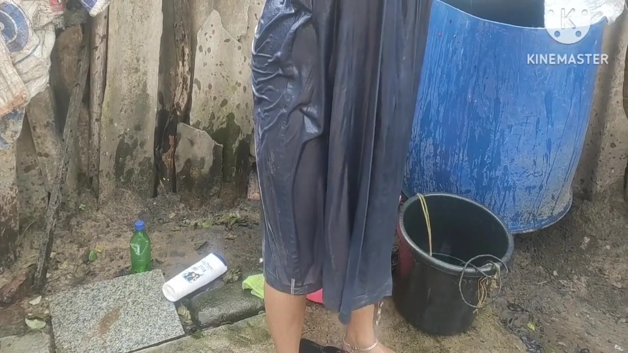 Anita Hot Bathing Outside With Sex