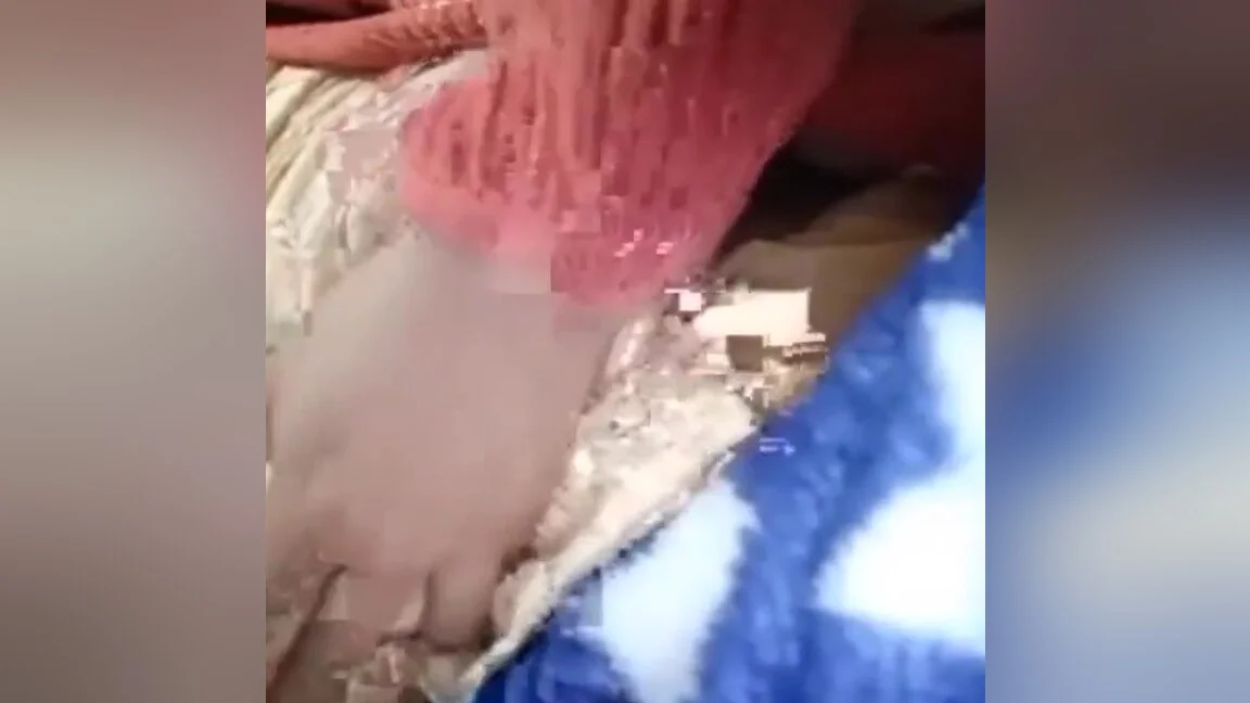 Desi Girl Shows Her Boobs