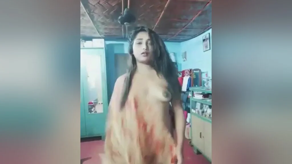 Sexy Indian Girl Shows Her Nude Body