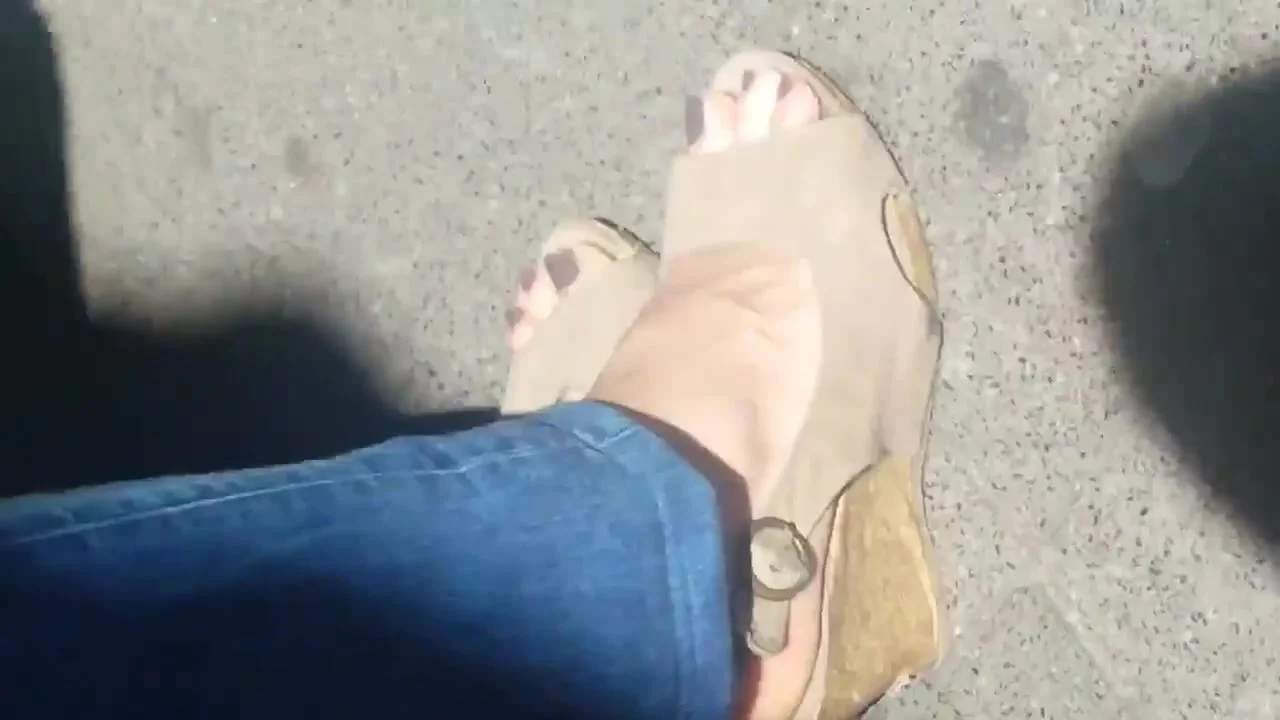 sexy feet at busstop