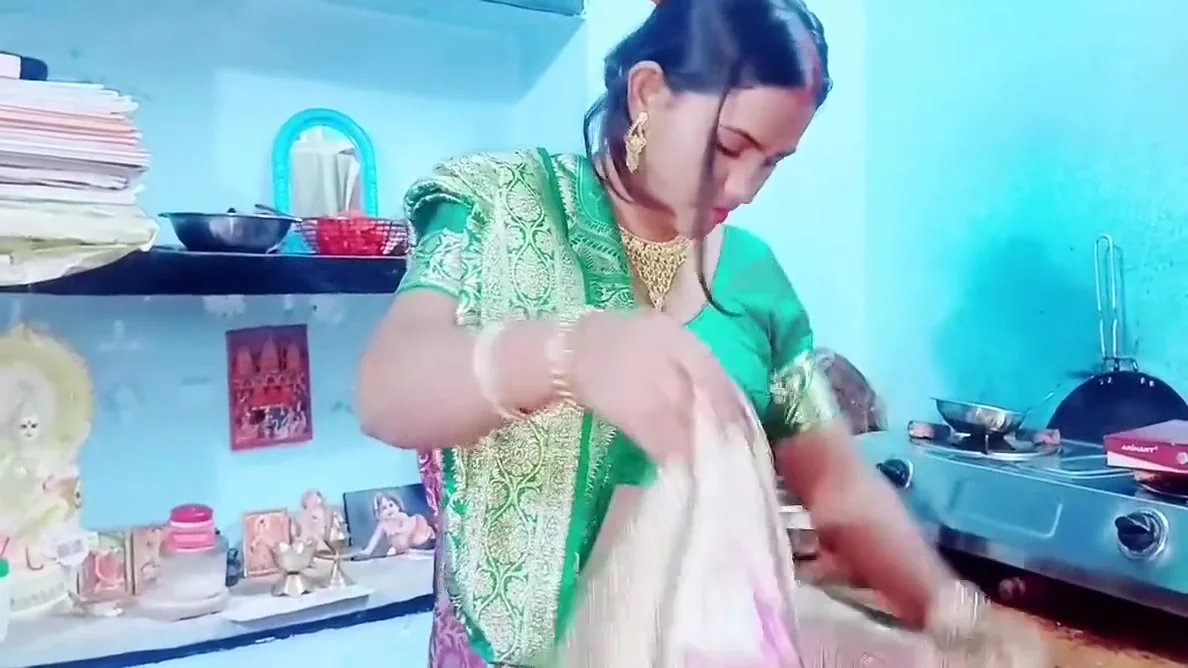 Sharing A Bed With Seductive Mature