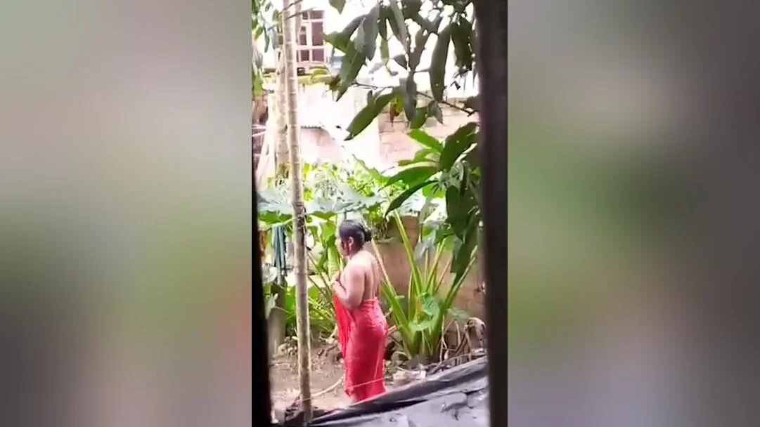 Today Exclusive-desi Bhabhi Outdoor Bathing Capture