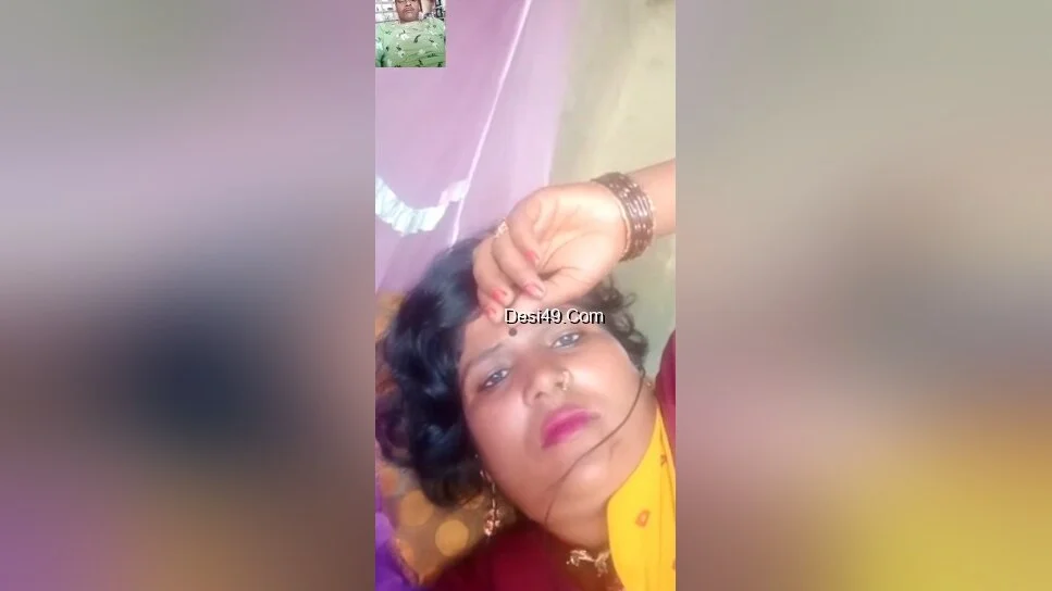 Village Bhabhi Shows Her Boobs And Pussy