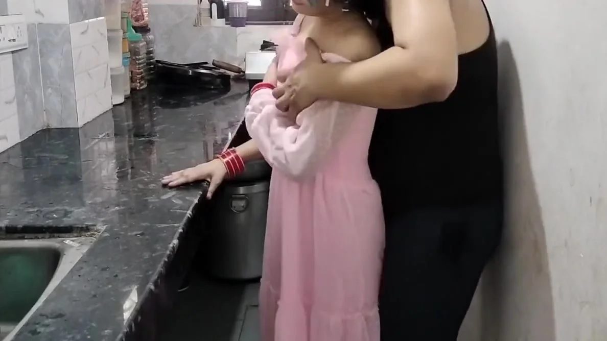 Cute Ko Paise Dekar Pura Kapda Utaar Kar Pela