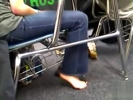 Bare feet on a babe in class are sexy