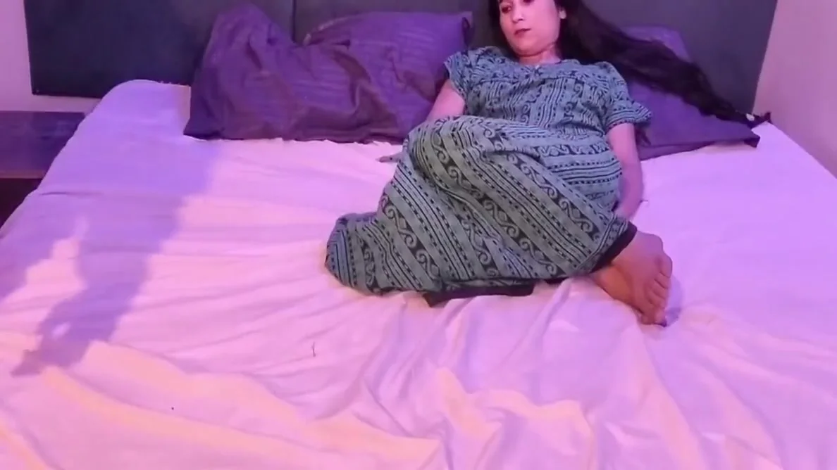 Stepsister In Law Ko Bed Pe Sula Kar Chod Kar Bur Faad Diya