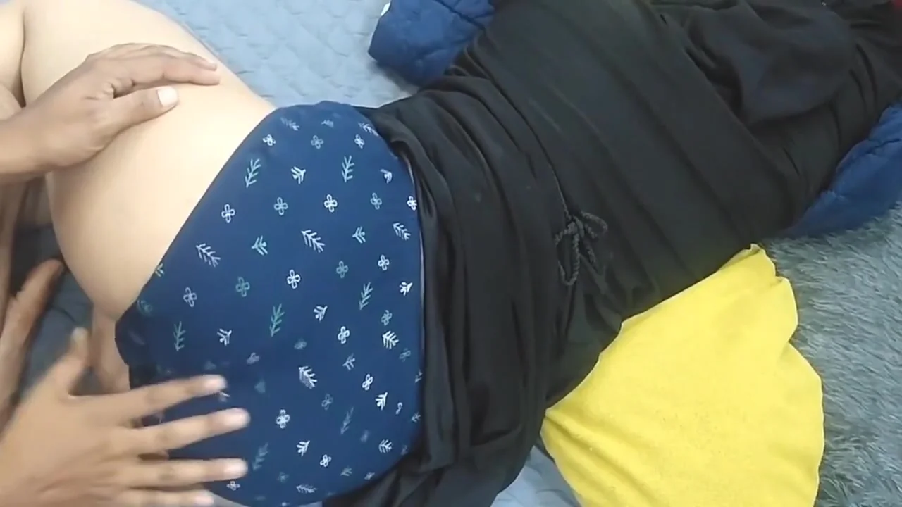 Muslim Ladki Ko Boyfriend Ne Piche Ungli Daal Di