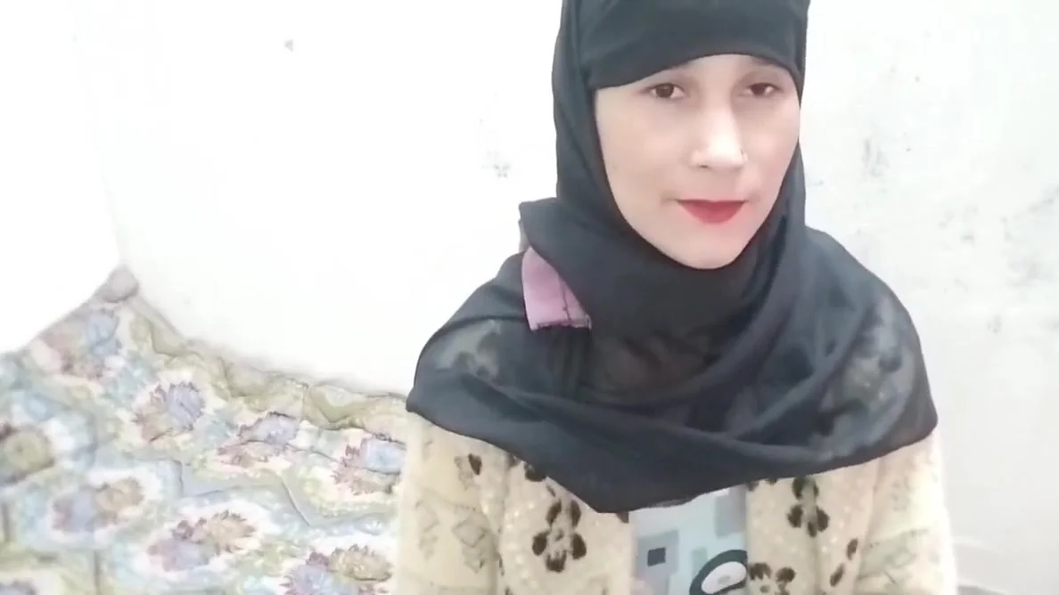 Bhabhi Ko Gandi Video Dikha Kar Stepsister Ke Samne Pel Diya