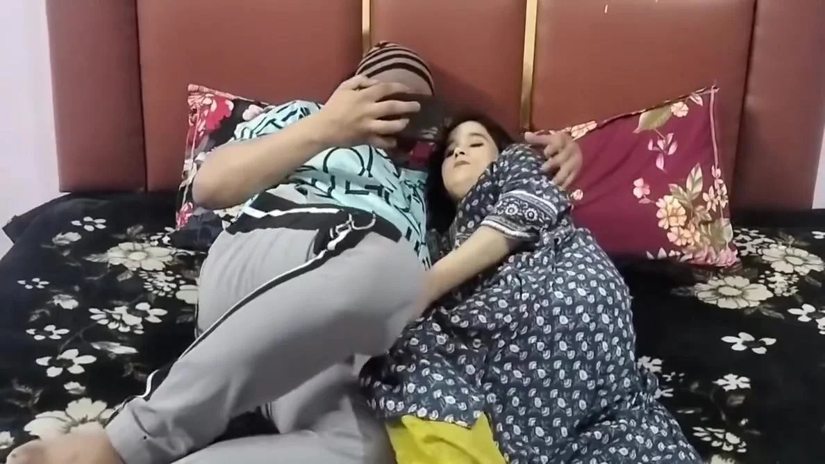 College Girl Ko Paise Dekar Jabar Dasti Pela