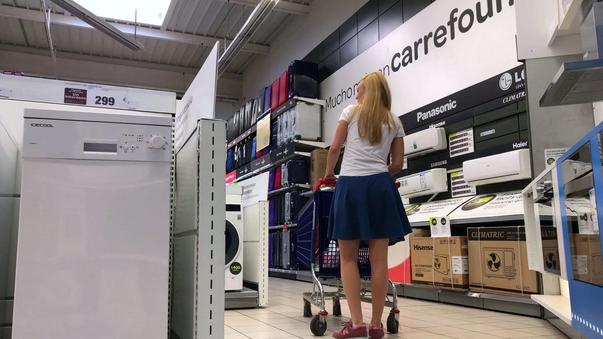 Blonde amateur girl flashes ass and fuck