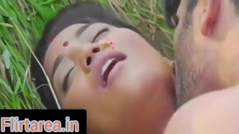 Naukar Ne Baggi Me Ghodi Bana Ke Bhabhi Ko Choda