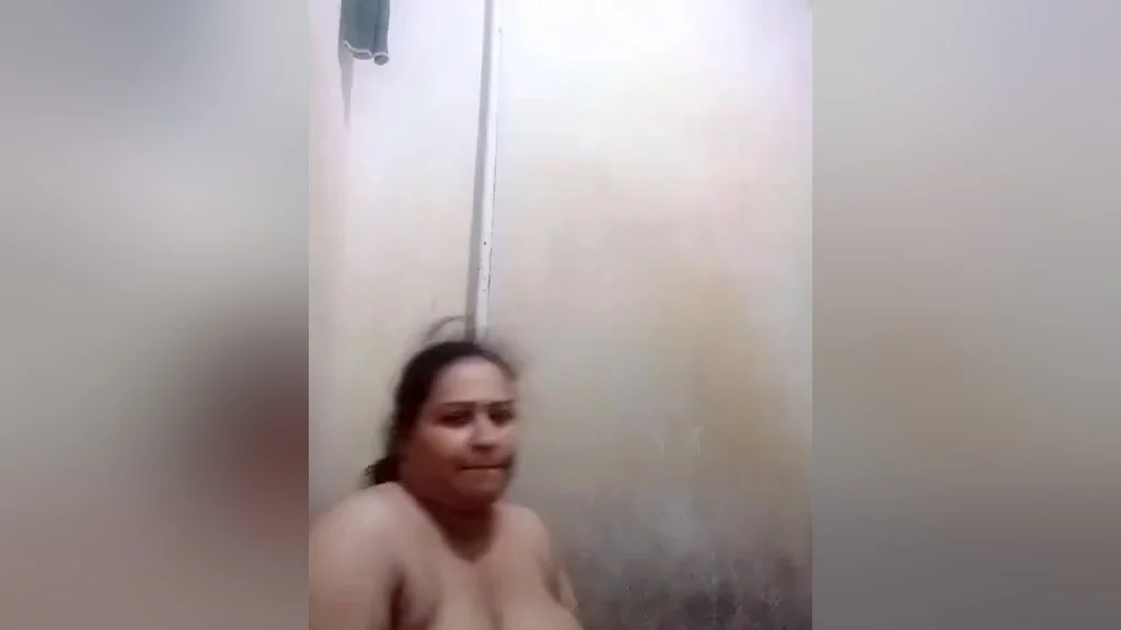 Horny Desi Bhabhi Shows Her Boobs And Pussy