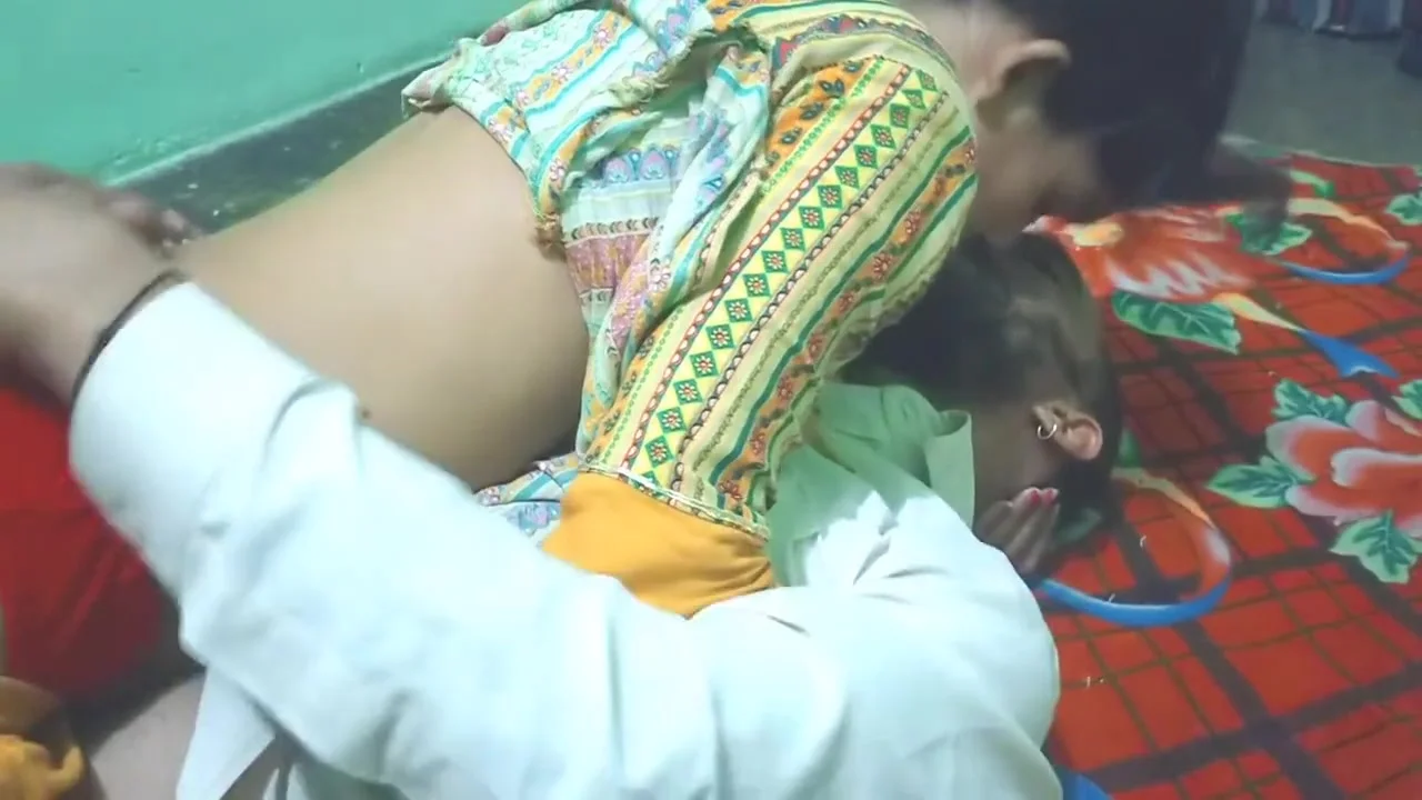 Indian Kissing Mature Milf Cannot Resist The Young Guy