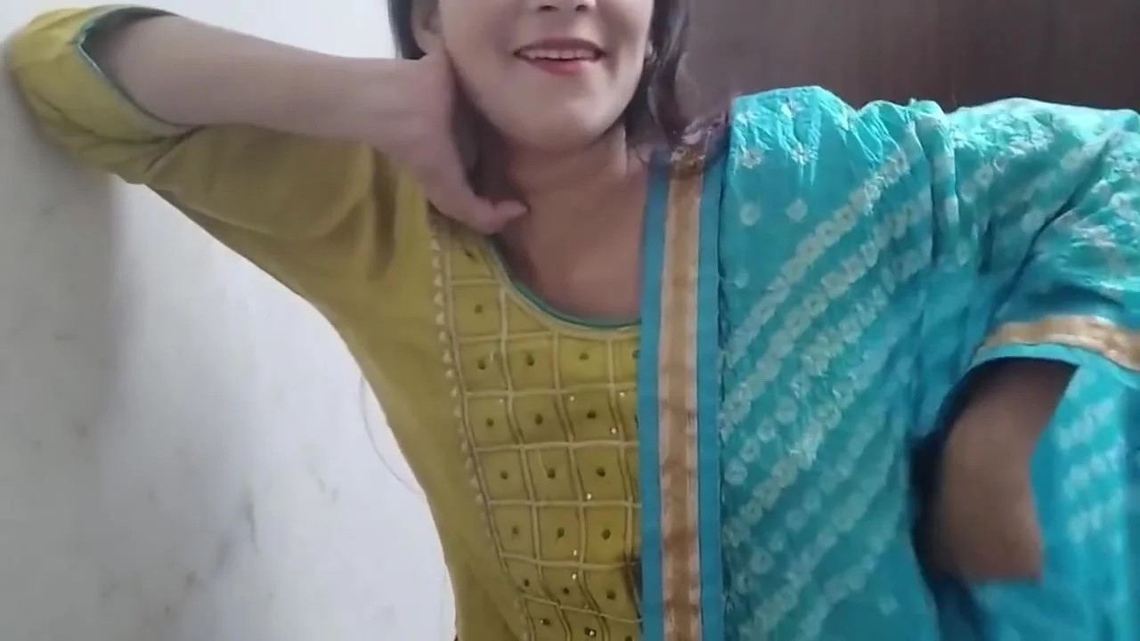 Akele Ko Dekh Kar Jabar Dasti Chud Gyi