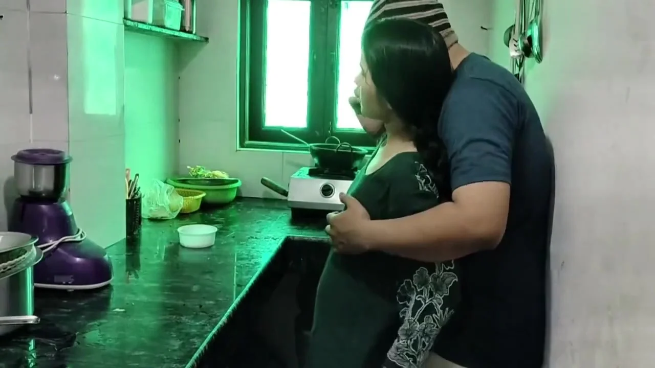 Nisha Ko Paros Kar Dost Ghar Me Ghus Ke Pel Diya