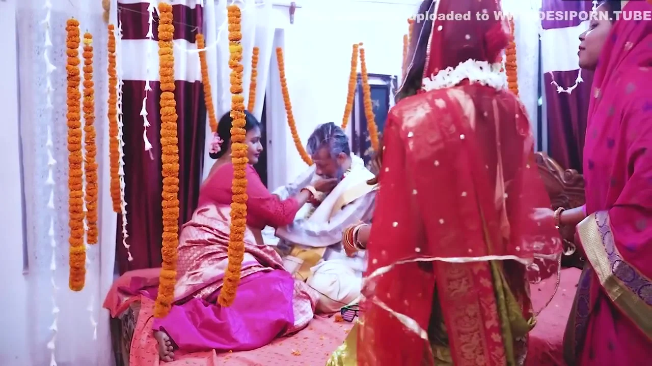 Tharki Burha Nikala Suhagraat Manane Apne teen 18+ Nai Nawali Biwiyon Ke Sath Aur Kia Kand ( Hindi Audio )