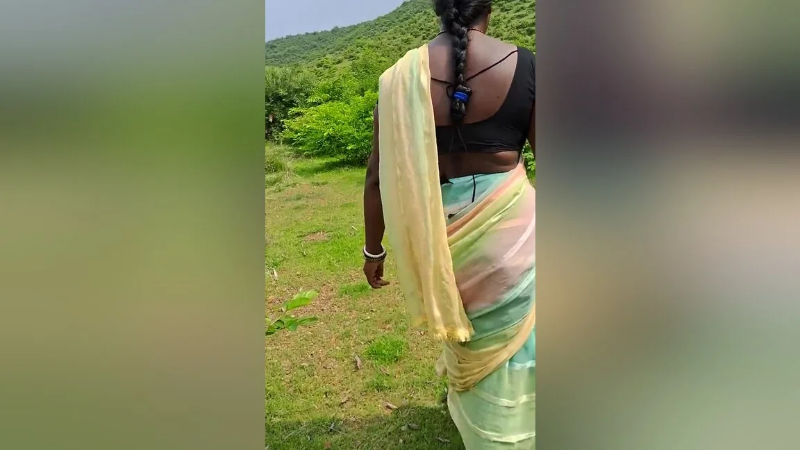Desi Puja Bhabhi Ki Chodiyai Jungle Me