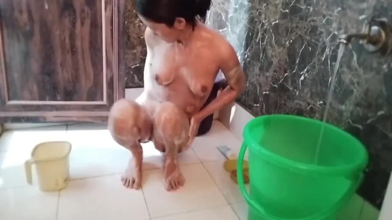 Li Ya - Stepsister Ka Bathroom Me Mms Bna