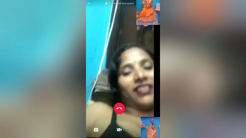 Sexy Bhabhi Shows Her Boobs And Blowjob