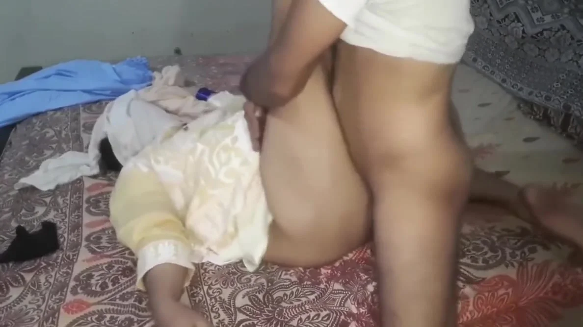 Hot Pregnant Desi Aunty Having Sex With Her House Worker, And The Worker Enjoyed Fucking The Indian Aunty