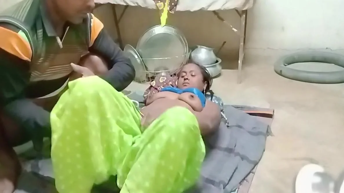 Xhtad1 Bichar India Mummy Ko Call Kar Raha Videos In Nh