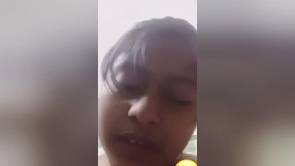 Today Exclusive- Cute Bangla Girl Shows Her Wet Pussy