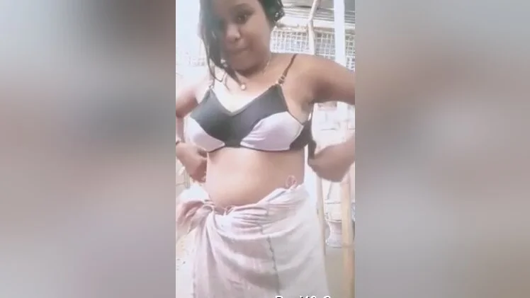 Today Exclusive- Cute Assamese Girl Showing Her Boobs And Pussy 1