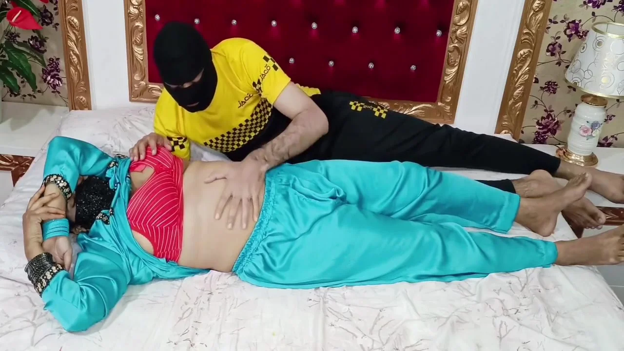 Stepson Seducing Her Beautiful Muslim Stepmom