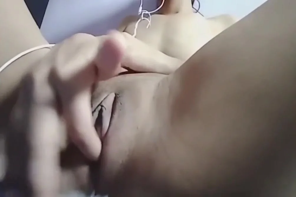 Indian Girl Fingering Desi Chut