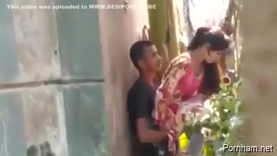 Fucking Desi Couple In Backyard