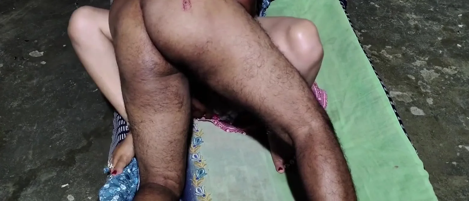 Seeing My Chut Alone With Dehati Bhabhi