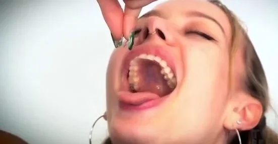 Bratty Foot Girls Naomi Swann The Delivery Sfx