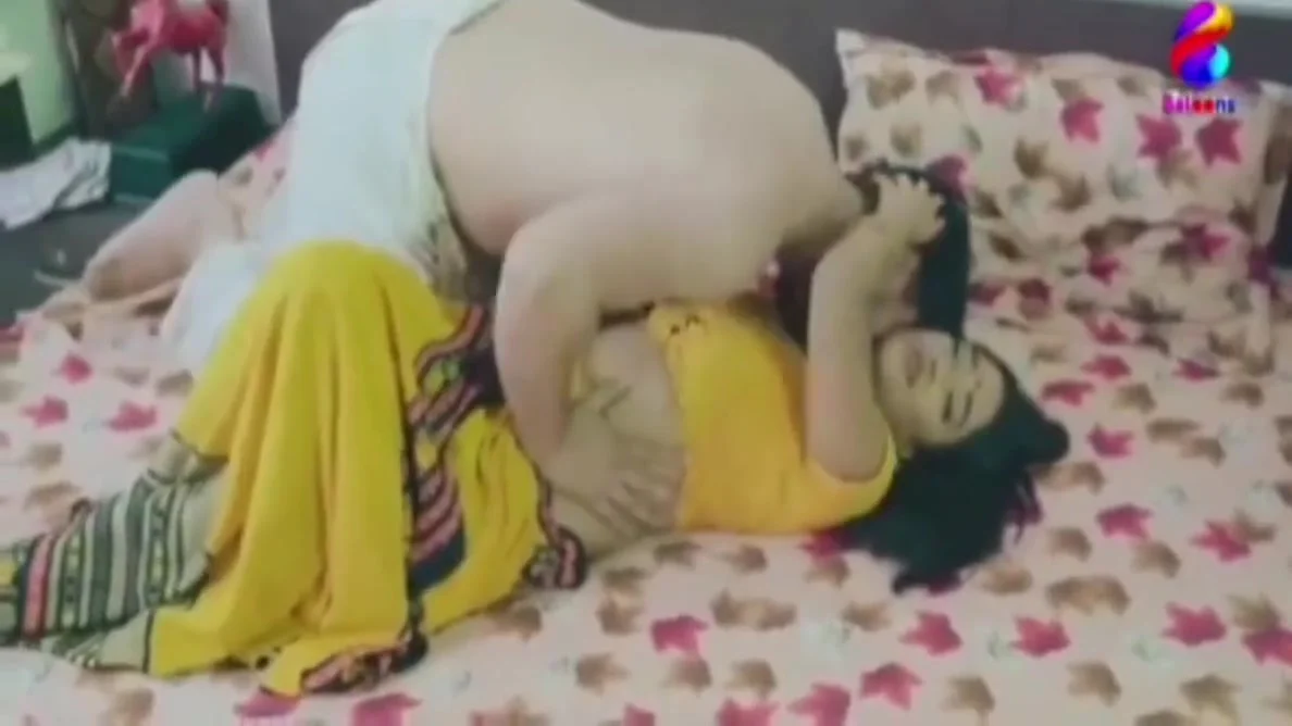 Desi Bhabhi And Indian Bhabhi - Pati Ke Jane Bad Bhabhi Ko Devar Ne Choda