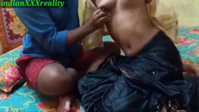 Hot Indian And Indian Desi Bhabhi In Bhabhi Ko Paise Ka Lalach Dekar Kari Chduai