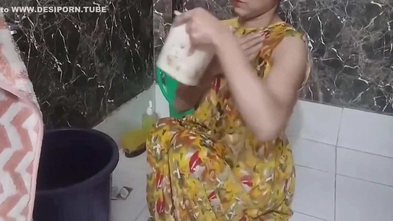 Li Ya - Muslim Girl Ko College Ke Bathroom Me Mms Bna