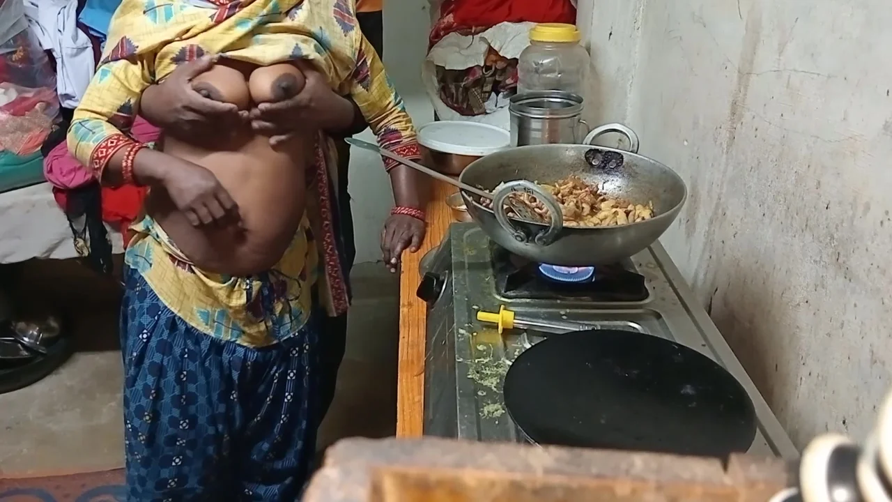 Beautiful Big Boobs Indian Stepsister Fucked By Her Younger Stepbrother In Doggy Style - Hindi Audios English Me