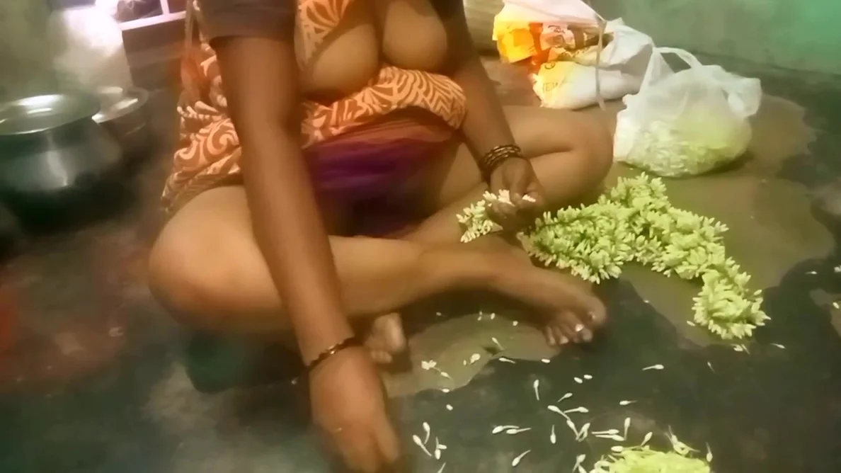 Desi Aunty Flower Sex In Home