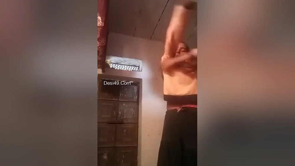 Today Exclusive -desi Village Girl Shows Her Boobs