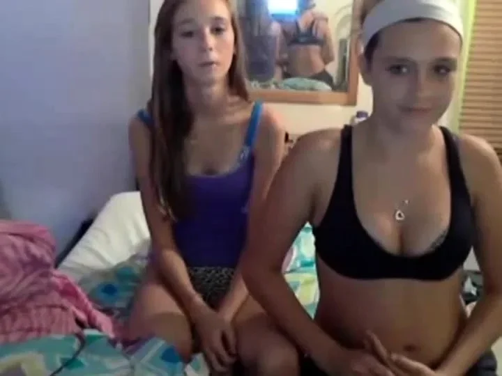 Chubby Amateur Lesbian Play On Webcam