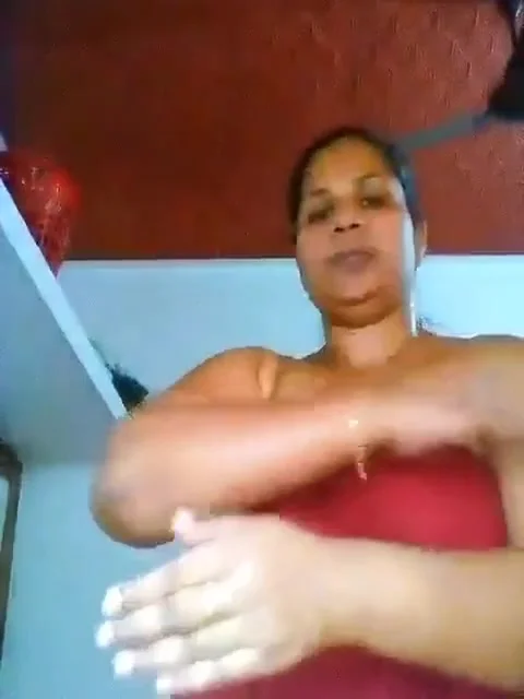 Malayali Aunty Mula Thazhukal Video